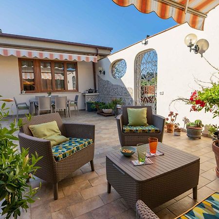 Sunny Courtyard Apartment Piombino Luaran gambar