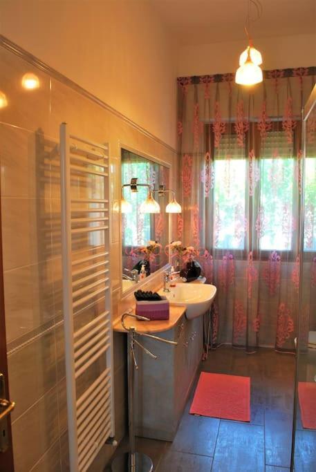 Sunny Courtyard Apartment Piombino Luaran gambar