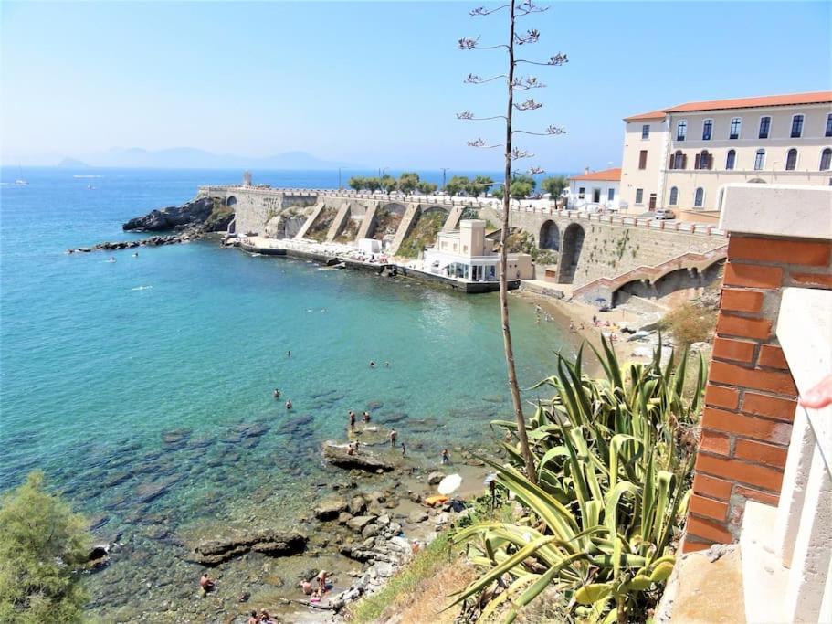 Sunny Courtyard Apartment Piombino Luaran gambar