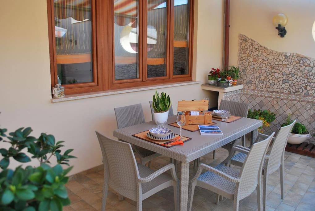 Sunny Courtyard Apartment Piombino Luaran gambar