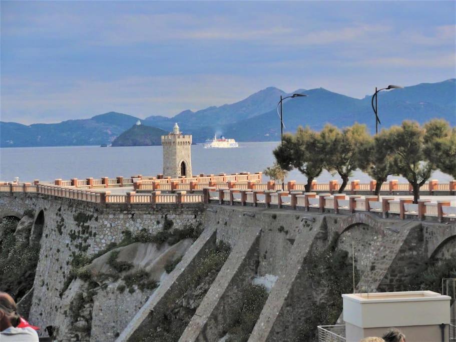Sunny Courtyard Apartment Piombino Luaran gambar