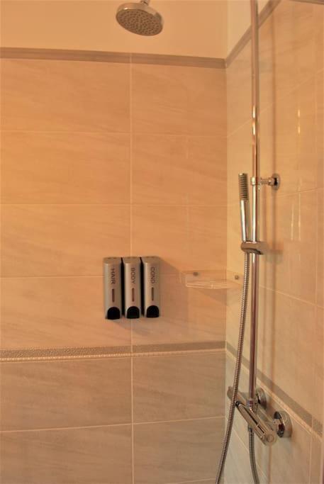 Sunny Courtyard Apartment Piombino Luaran gambar