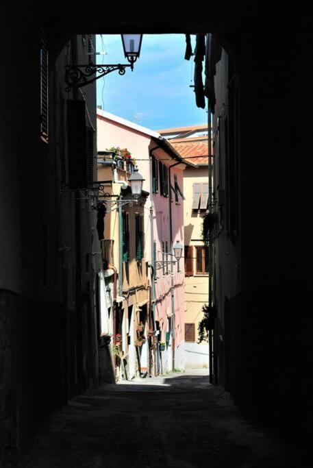 Sunny Courtyard Apartment Piombino Luaran gambar
