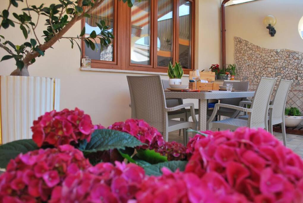 Sunny Courtyard Apartment Piombino Luaran gambar