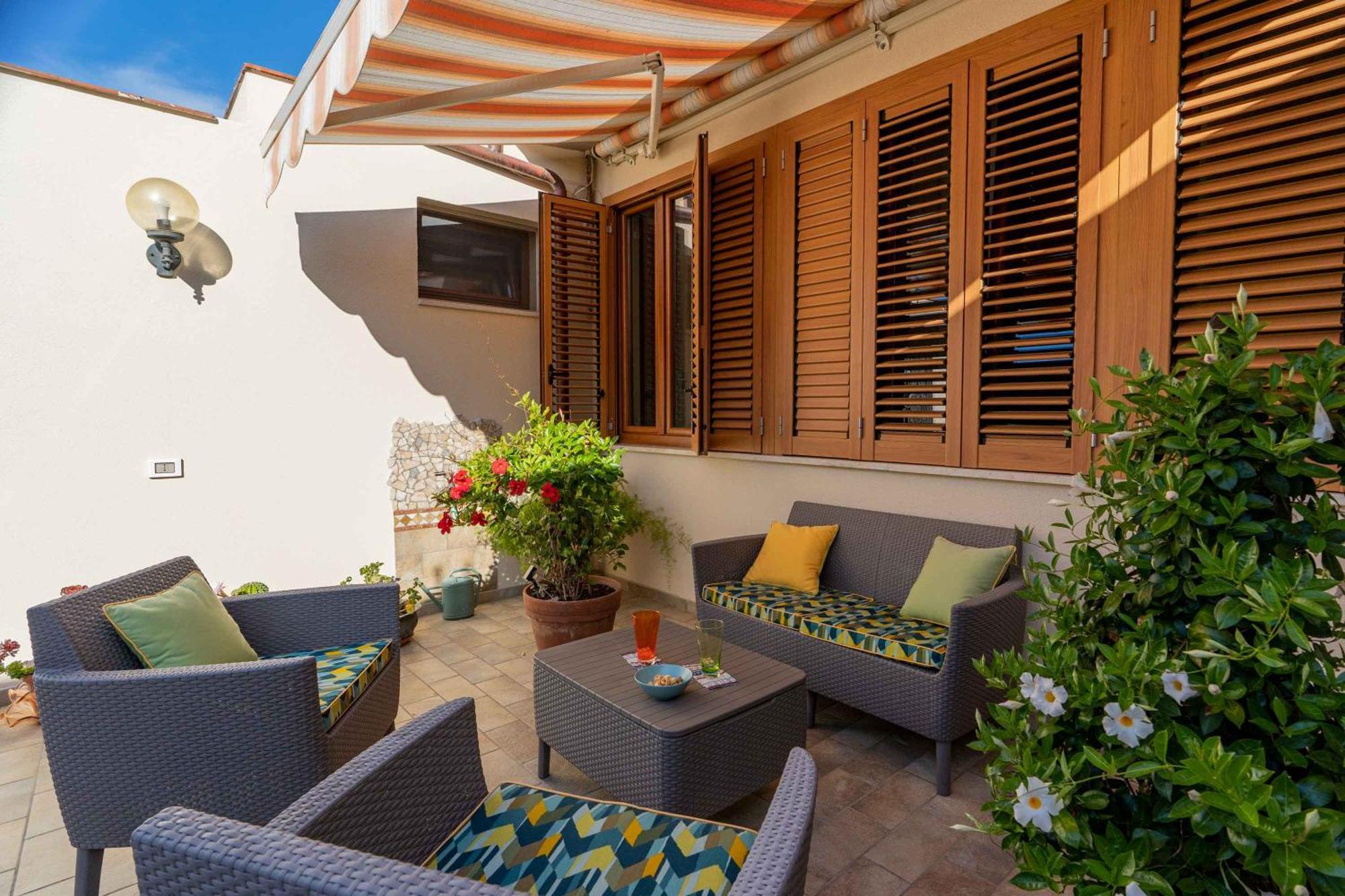 Sunny Courtyard Apartment Piombino Luaran gambar