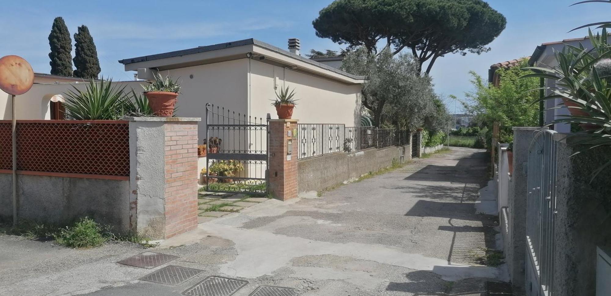 Sunny Courtyard Apartment Piombino Luaran gambar